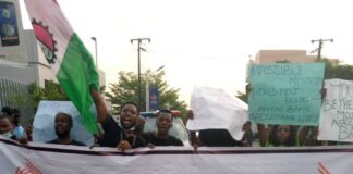 Access Bank In Crisis As Ex-Staff Members Protest Non-payment Of Salaries Access Bank In Crisis As Staff Members Protest Non-payment Of Salaries