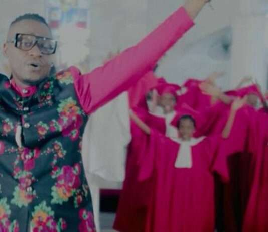 Jaajo Serenades Fans With Choir Version Of ‘Out of my way’ Jaajo Serenades Fans With Choir Version Of ‘Out of my way’