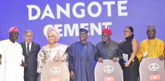 Customers, Distributors Hail Dangote for his Support, encouragement at Awards Night Customers, Distributors Hail Dangote for his Support, encouragement at Awards Night