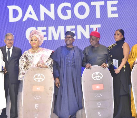 Customers, Distributors Hail Dangote for his Support, encouragement at Awards Night Customers, Distributors Hail Dangote for his Support, encouragement at Awards Night